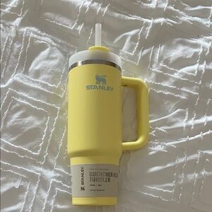 Stanley Quencher H2.0 Tumbler in Bright Yellow
